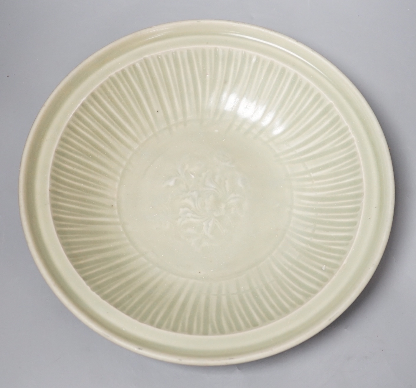 A Chinese Longquan celadon dish, 14th/15th century - 29cm wide